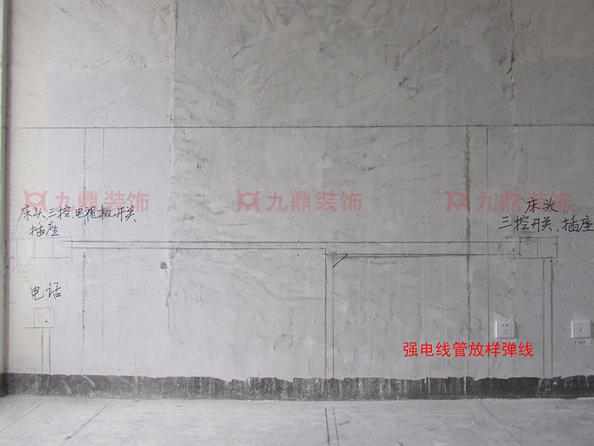 强电线管放样弹线.jpg 强电线管放样弹线.jpg